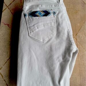 Super cute white jeans, size 25.  Argentine Pampas detail on pockets
